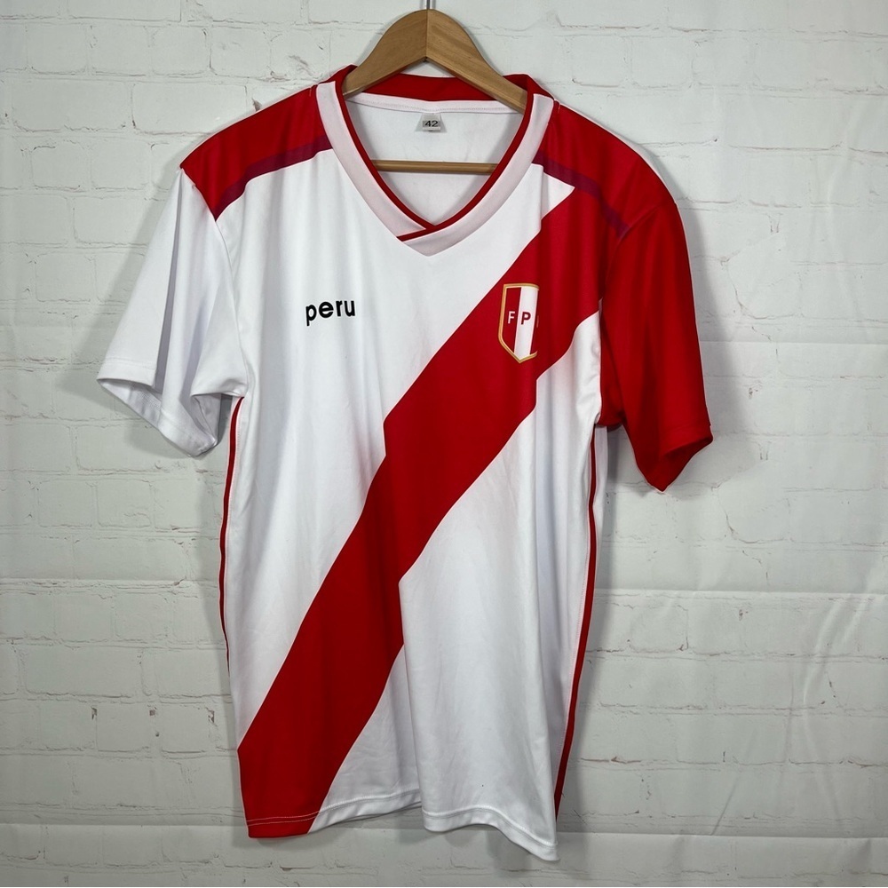 Peru Soccer Jersey FPF Mens Size 42 Medium White Red V Neck Short Sleeve